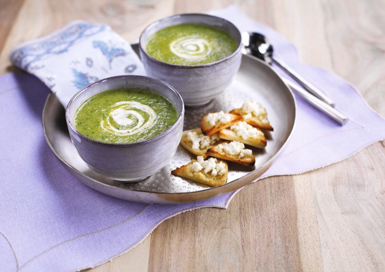 Aardappel-peterseliesoep met witte kaastoast | Arla - Recept | Arla