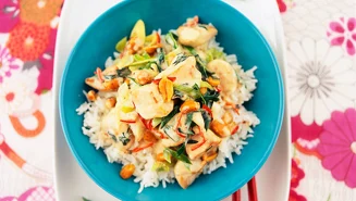 Kyckling med citrongräs och nötter