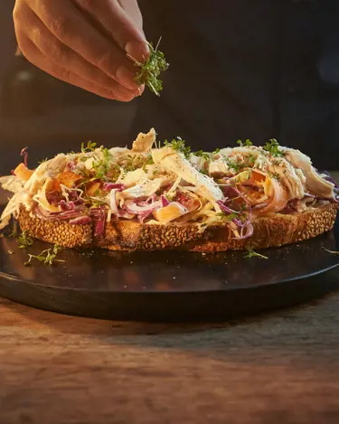 BOCADILLO DE POLLO Y ENSALADA DE COL