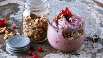 Acaiyoghurtglass med rawnola