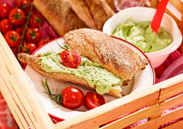 Spread med avokado och ädelost
