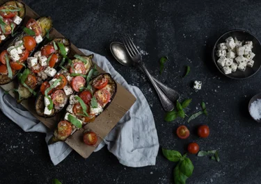 Aubergine med tomat och ost