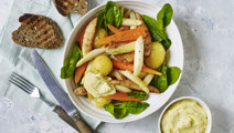Lun kulørt kartoffelsalat med kylling