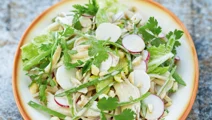 Sprød kyllingesalat med thaifløde