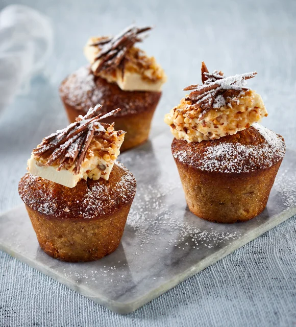 BANANA MUFFINS WITH PINEAPPLE CREAM CHEESE
