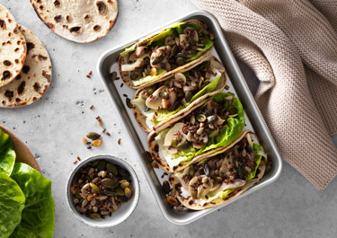 Potatistortilla med picklad svamp och saltrostade frön