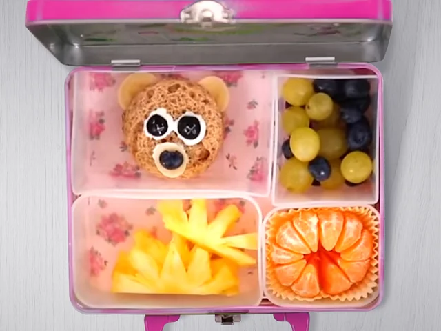 Teddy Bear Sandwich Lunchbox with Puck Squeeze Cheese