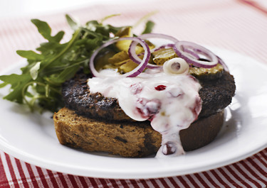 Burgare på vörtbröd med lingondressing