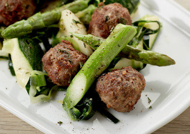 Lihapullat välimerellisellä juustolla