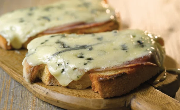 Croque Monsieur mit Blue Scheiben