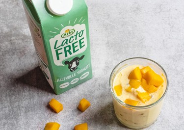 Lactosevrije tropische frozen yoghurt met mango en passievrucht