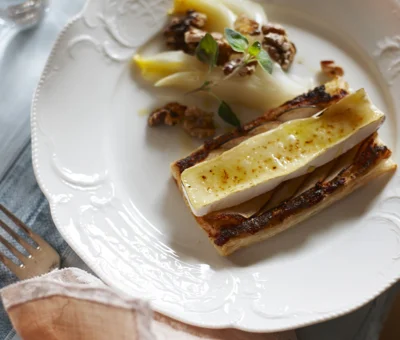 Flaky pastry with brie and roasted walnuts