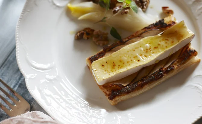 Flaky pastry with brie and roasted walnuts