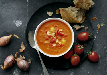 Tomatsuppe med kylling og grillet peberfrugt