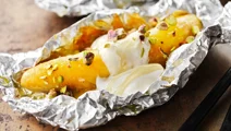 Grillad banan med honungsyoghurt och pistagenötter