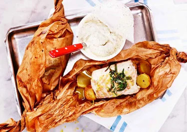 Grillad citronfisk i paket med örtklick