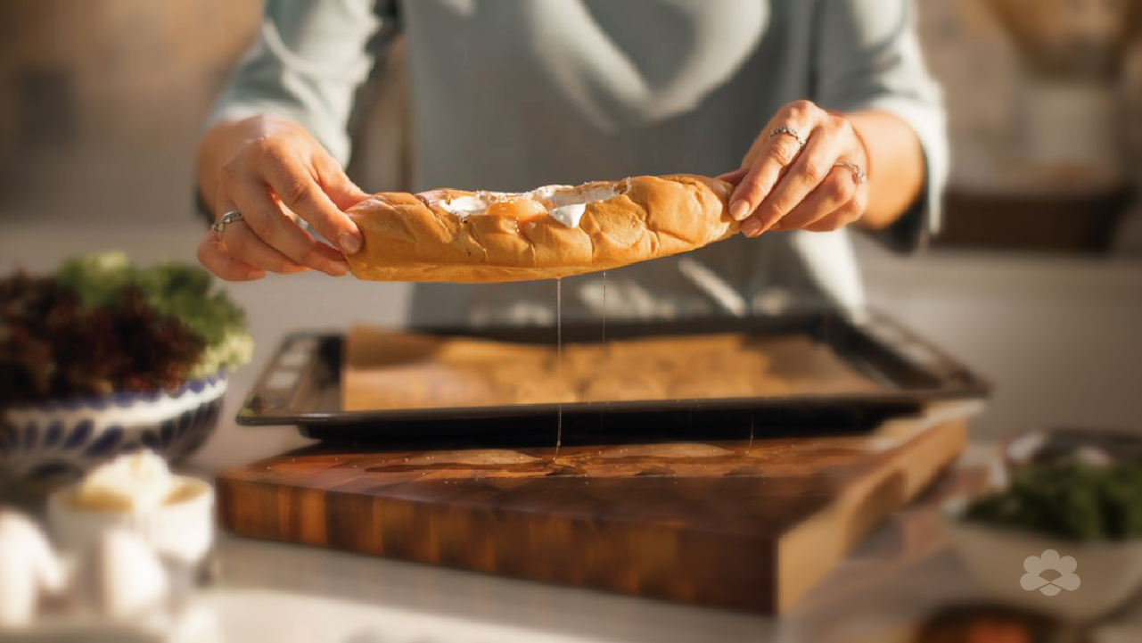 صمون محشو بالبيض والجبن الكريمي