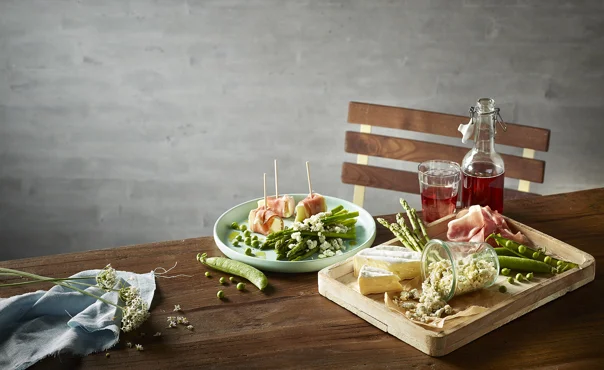 Brie and crumbled Blue Cheese summer picnic
