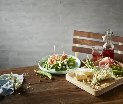 Kesäpiknik Creamy White & Crumbly Blue Cheese