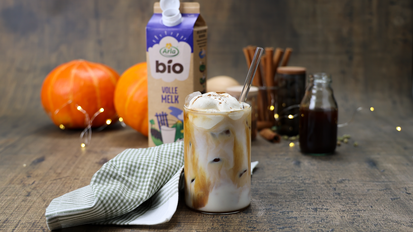 Iced pumpkin spice latte (met cream cheese cold foam)