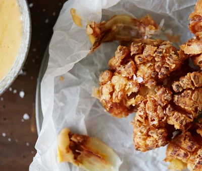 Blooming onion med chipotle-ostedip
