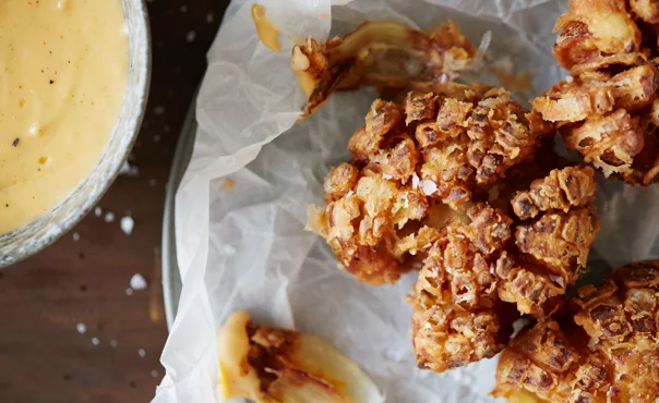 Blooming onion with chipotle cheese dip