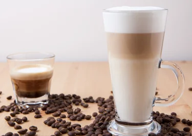 Lactose-free latte macchiato