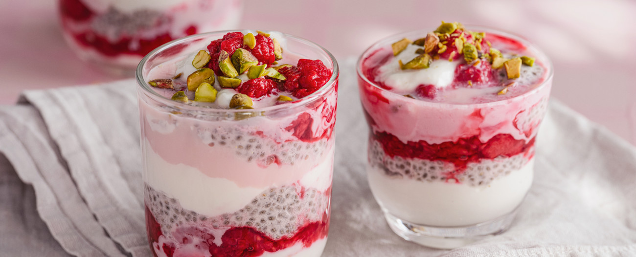 Chiapudding med rosa mjölkdryck
