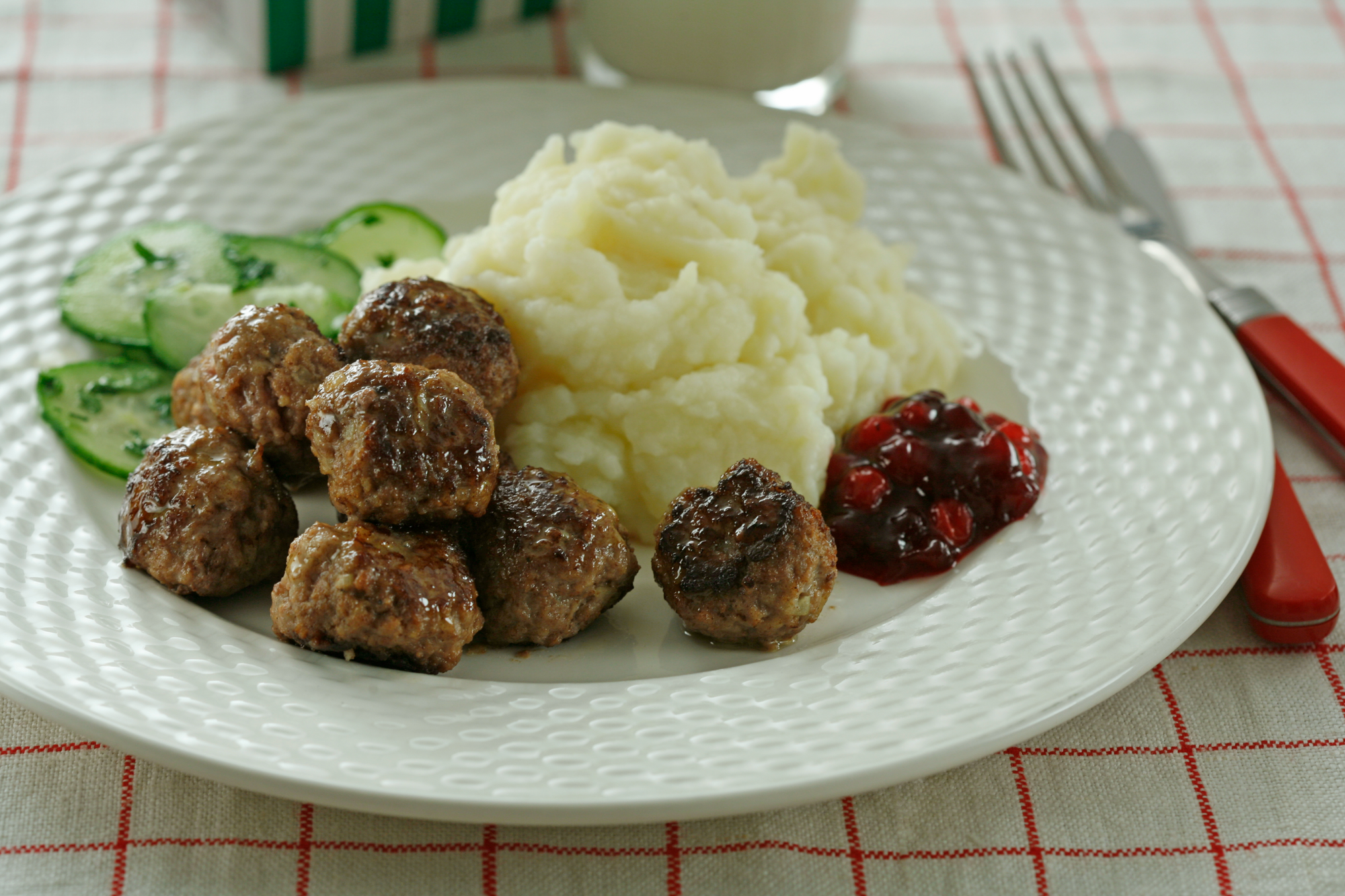 Klassiset ruotsalaiset lihapyörykät - Resepti | Arla - Ohje ja resepti ...