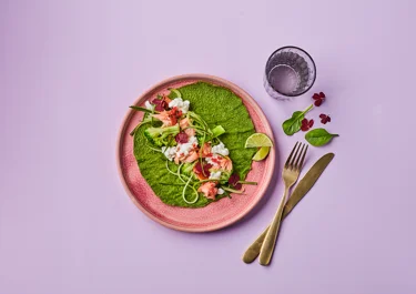 Spinach pancakes with smoked salmon