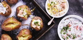 Gepofte aardappel met zalm