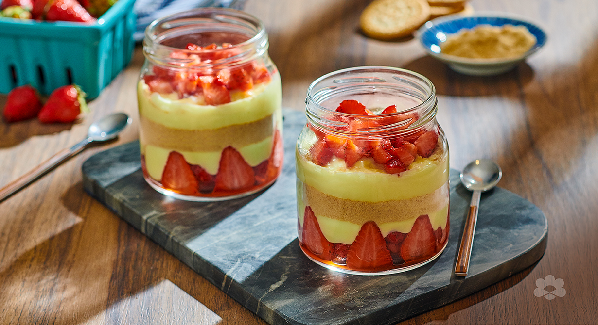 أكواب الترايفل مع البسكويت