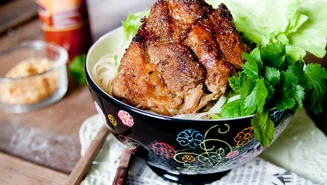 Vietnamesisk fläskkarré med risnudlar