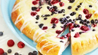 Stor solbulle med blåbär och hallon