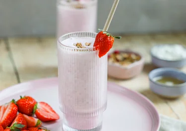 Proteïne milkshake met aardbei en ricotta