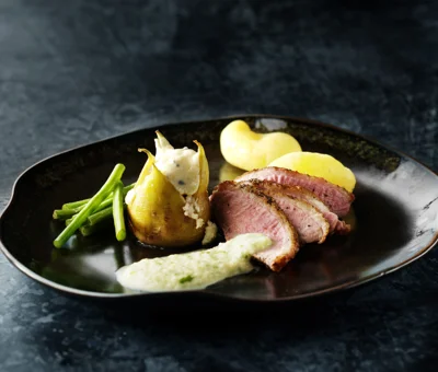 Duck breast with baked figs and apple crème
