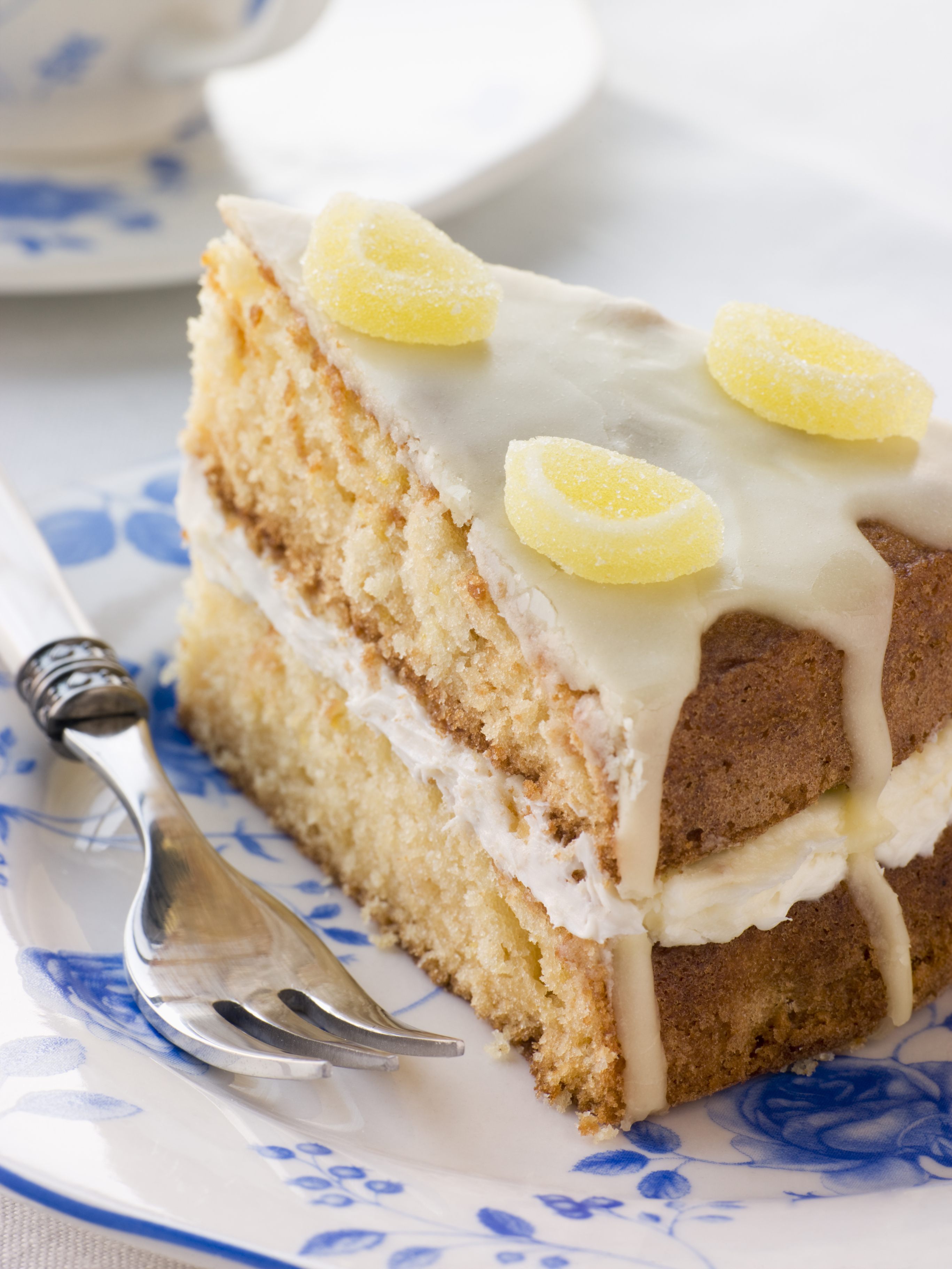 Easy & Tasty Lemon Drizzle Cake Recipe