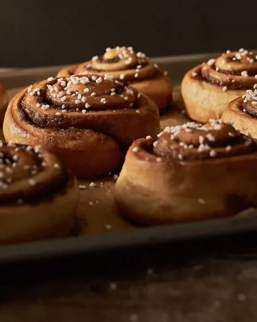 CINNAMON BUNS