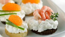 Tapas med räkor och rom