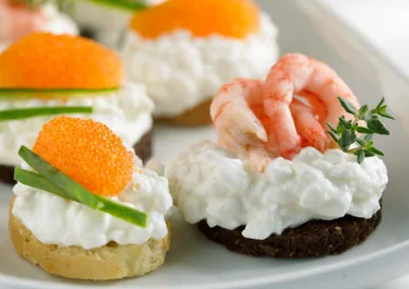 Tapas med räkor och rom