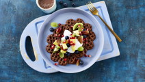 Vafler med vaniljeyoghurt og frugtsalat