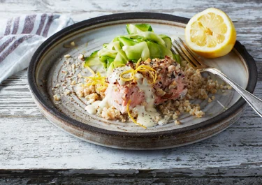 Nötpanerad lax med zucchinitagliatelle