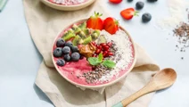 Lactofree berry smoothie bowl