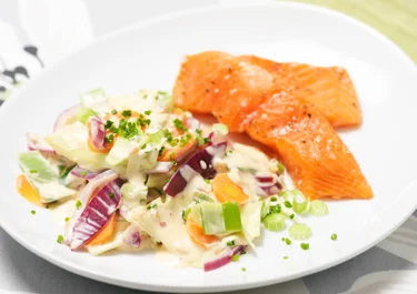 Bakad lax med chilistuvade grönsaker
