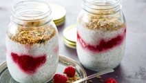 Chiapudding met kefir en frambozen