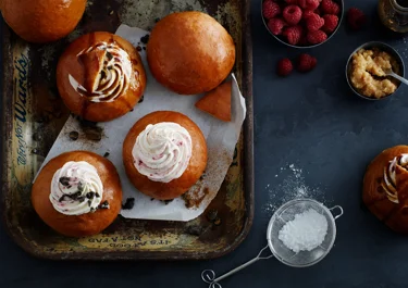 Lakritssemla med hallon