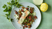 Quinoa-tabbouleh med bagt laks