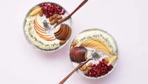Skyr met chiazaad, granaatappel en amandelen