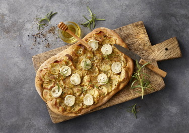 Kartoffelpizza med gedeost