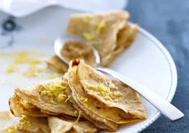 Crispy pancake with lemon